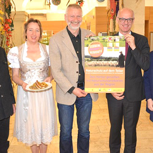 Juradistl-Woche in der Kantine der Regierung der Oberpfalz eröffnet – Vizepräsident Jonas: Lamm und Apfelsaft aus der Oberpfalz schmecken hervorragend